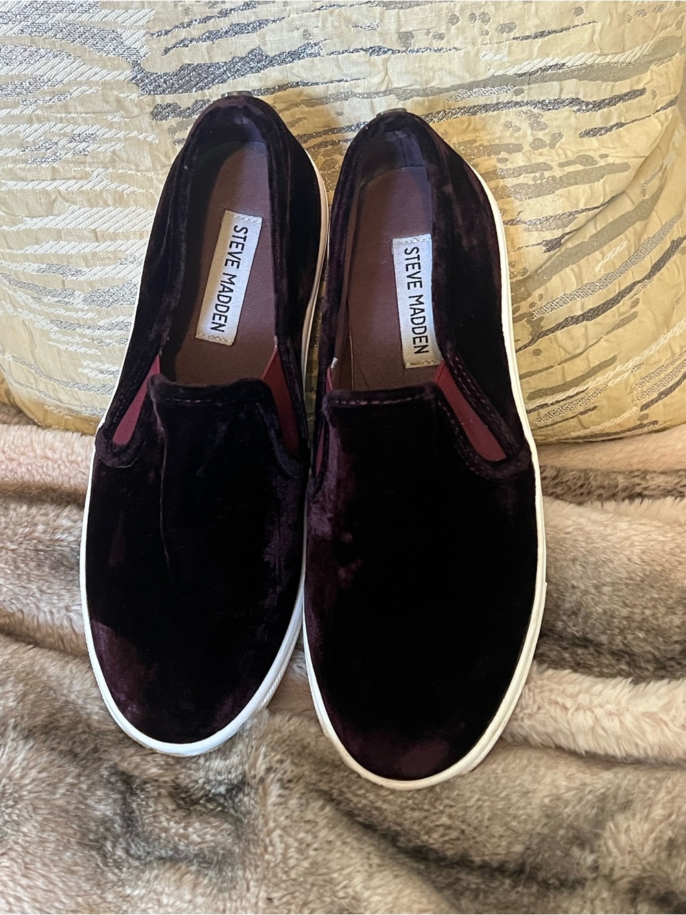 Steve Madden Burgundy Velvet Slip-On Sneakers, Ecntrcv Size 7.5